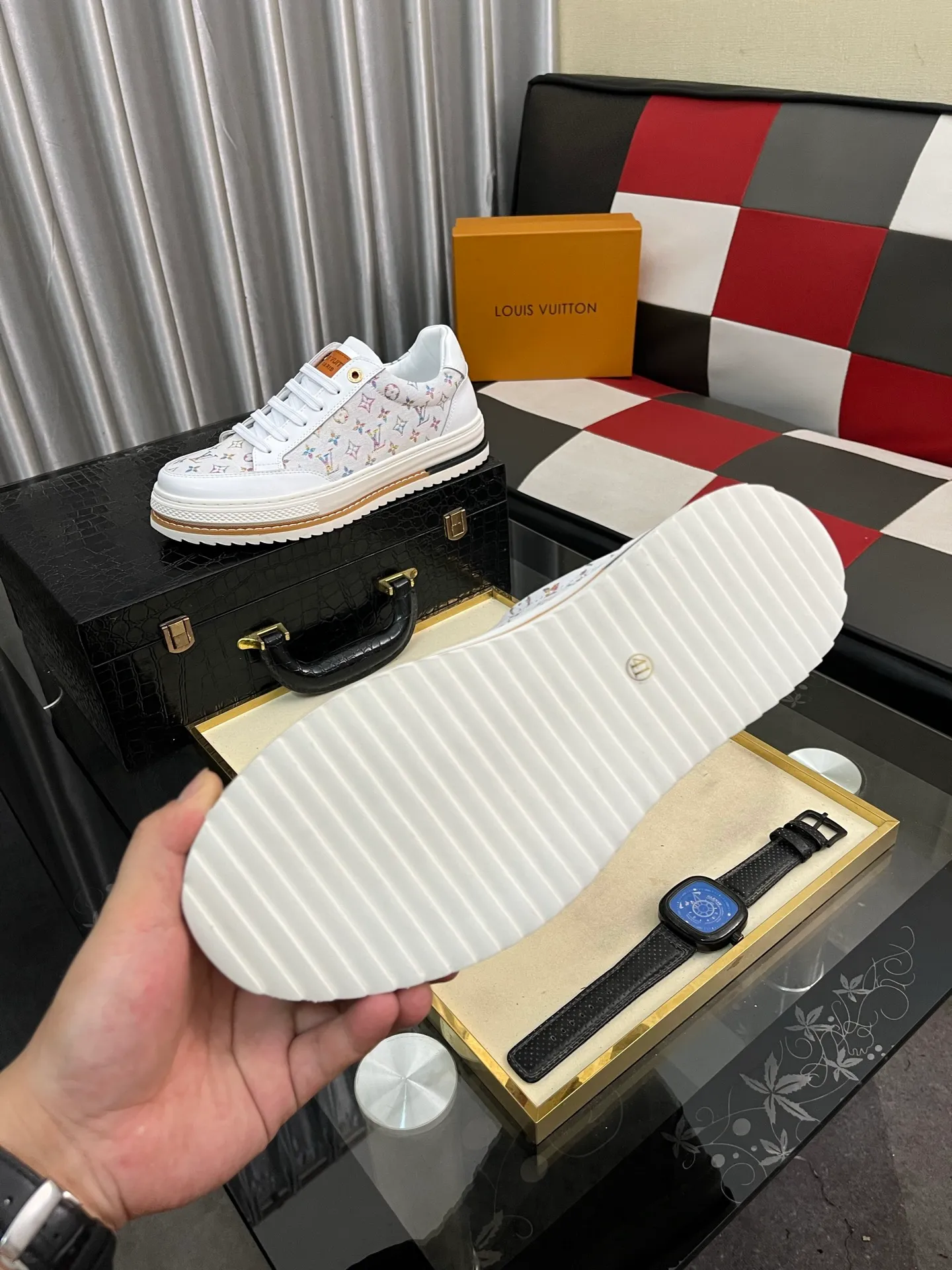 Men's Men's Shoes 💰420⌚️⌚️LV Louis Vuitton. The latest trendy casual shoes are popular in physical stores in sizes 38-44. New spring and summer comfortable imported custom original cowhide, unique jacquard fabric element design. Paired with sheepskin lining, Lv original base, [sun][sun] high-end packaging and high quality💪Details determine quality, you can enter and leave the counter at will, welcome to compare
